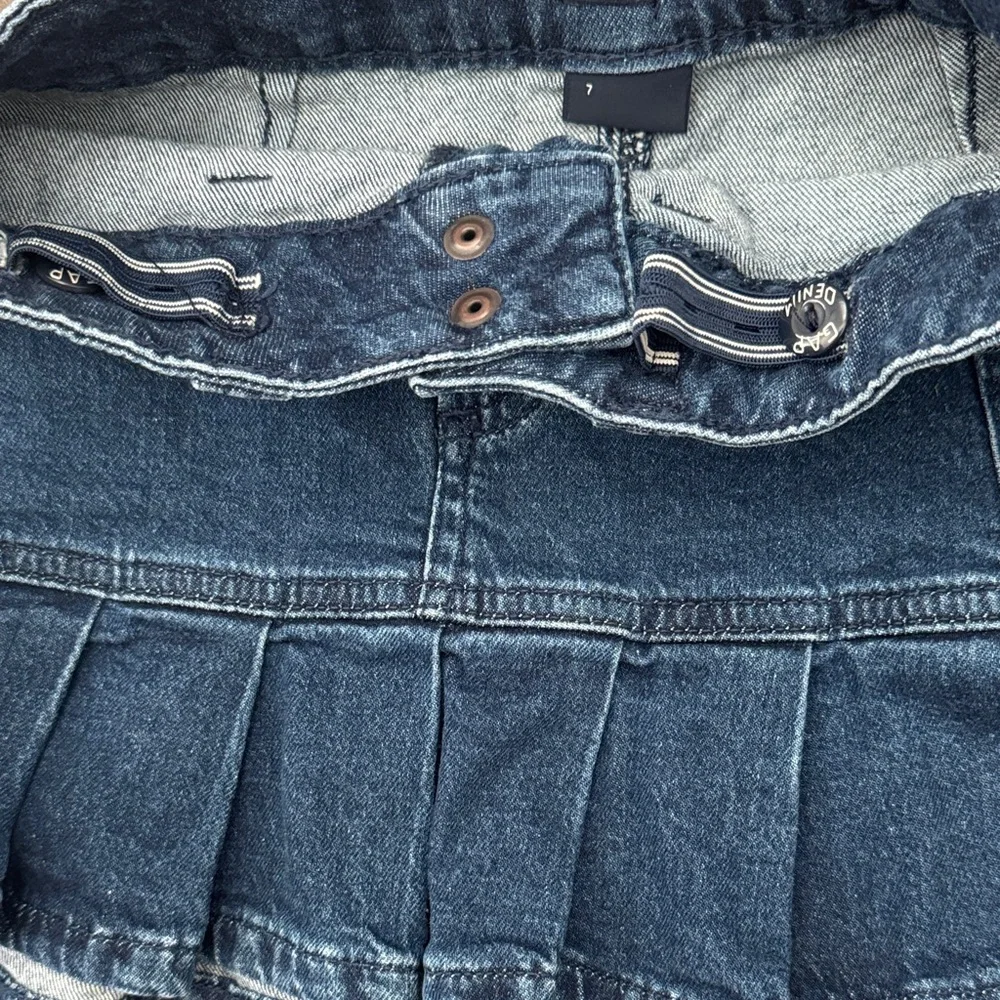 Gap Kids Denim Cargo Pleated Mini Skirt Size 7 Dark Wash Y2K